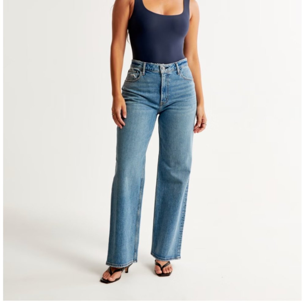 Abercrombie Curve Love High Rise 90s Relaxed Jean NWT